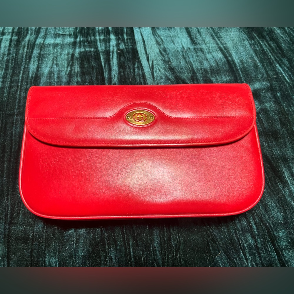Authentic vintage red leather Gucci handbag.